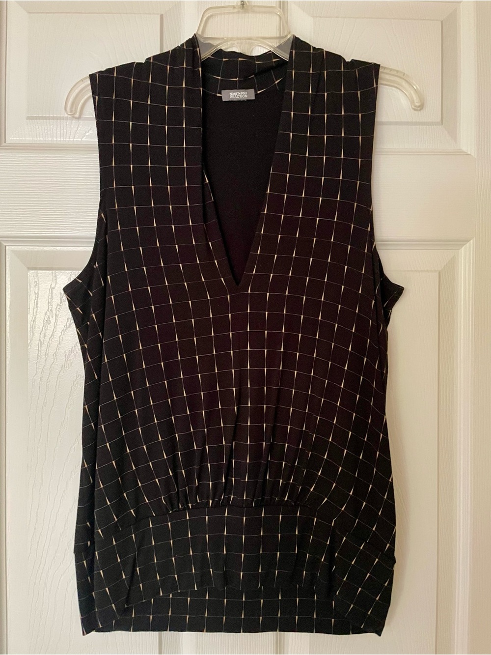 EUC Kenneth Cole Reaction Black Grid Print Sleeveless V-Neck Blouse